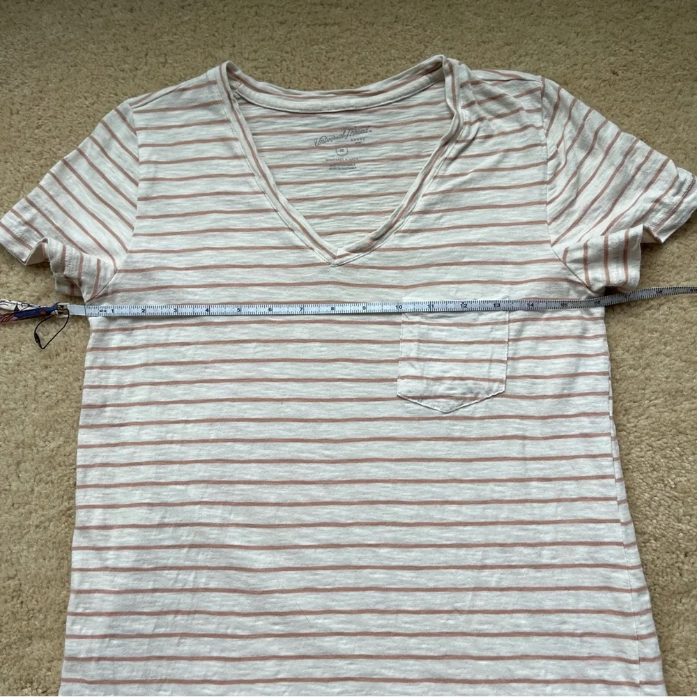 Universal Thread Women’s Beige StrIped Monterey V-neck T-Shirt - XS - EUC